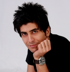 اعتراض آریا آرام نژاد به سؤاستفاده سازمان موسوم به مجاهدین خلق از آثار هنری اش