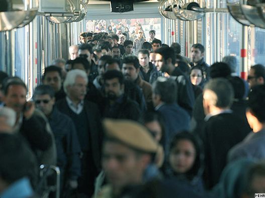 �گذار جمعيتی�، از ديدگاه جمعيت شناسان، پديده ای است که در همه جوامع انسانی به گونه ای کم و بيش مشابه روی می دهد. 