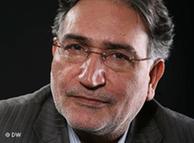Beschreibung: محمد نوری‌زاد در نامه چهار دهم از آیت‌لله خامنه‌ای خواسته است تا خود را جای میرحسین موسوی بگذارد